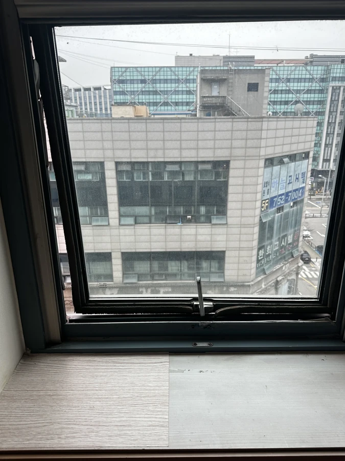 틀어진 창짝 수평 재조정 인천 연수구 송도동 시공 전